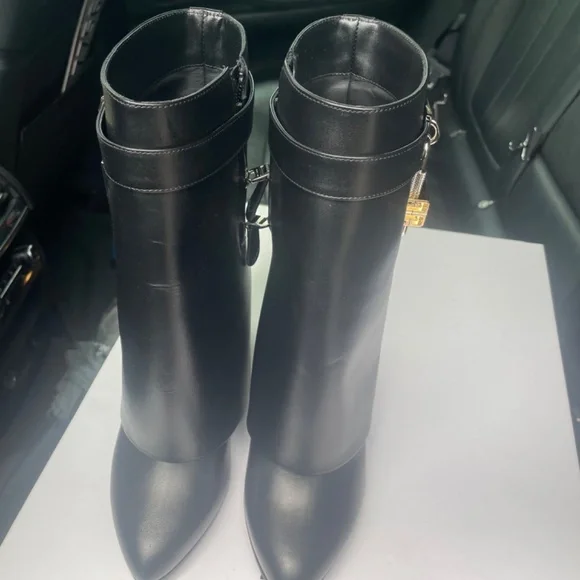 Givenchy Shark Lock Ankle Boots in Leather - Picture 4 of 5